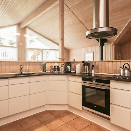 Four-bedroom Holiday In 6 Hotel 3*