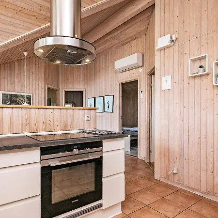 Four-bedroom Holiday In 6 3*