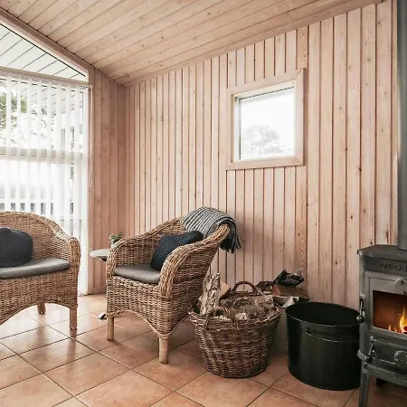 Four-bedroom Holiday In 6
