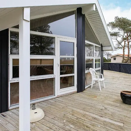 Four-bedroom Holiday In 6 3*